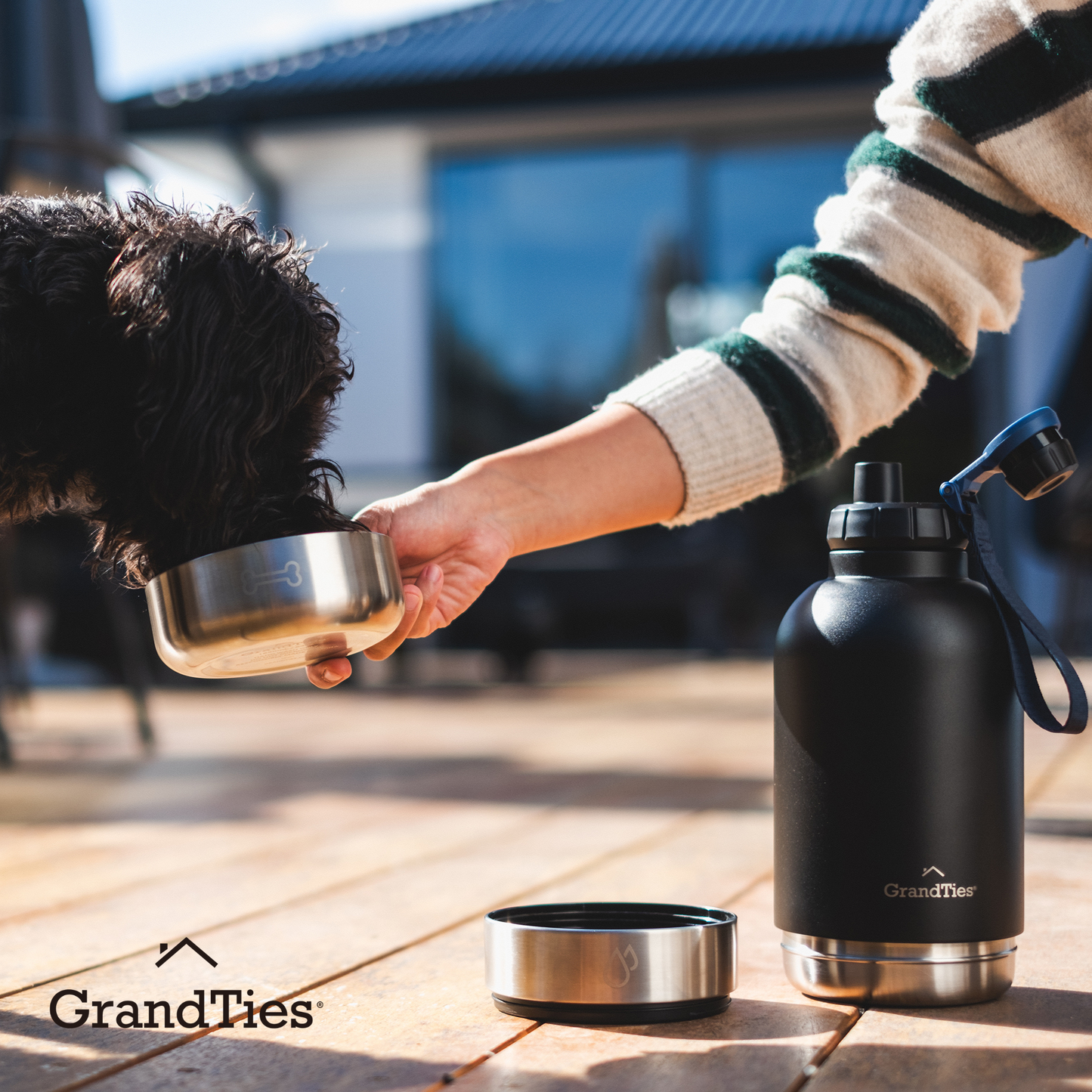 Insulated Stainless Steel Water Bottle with Two Detachable Bowls for Dogs and Pets| 32oz/950ml - GrandTies