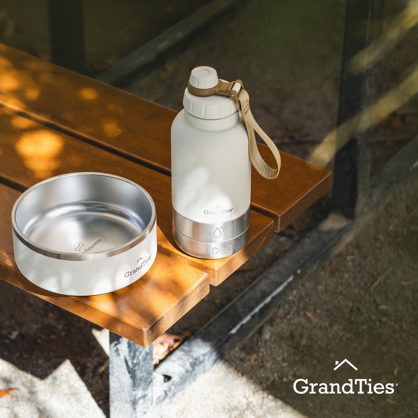 Insulated Stainless Steel Water Bottle with Two Detachable Bowls for Dogs and Pets| 32oz/950ml - GrandTies