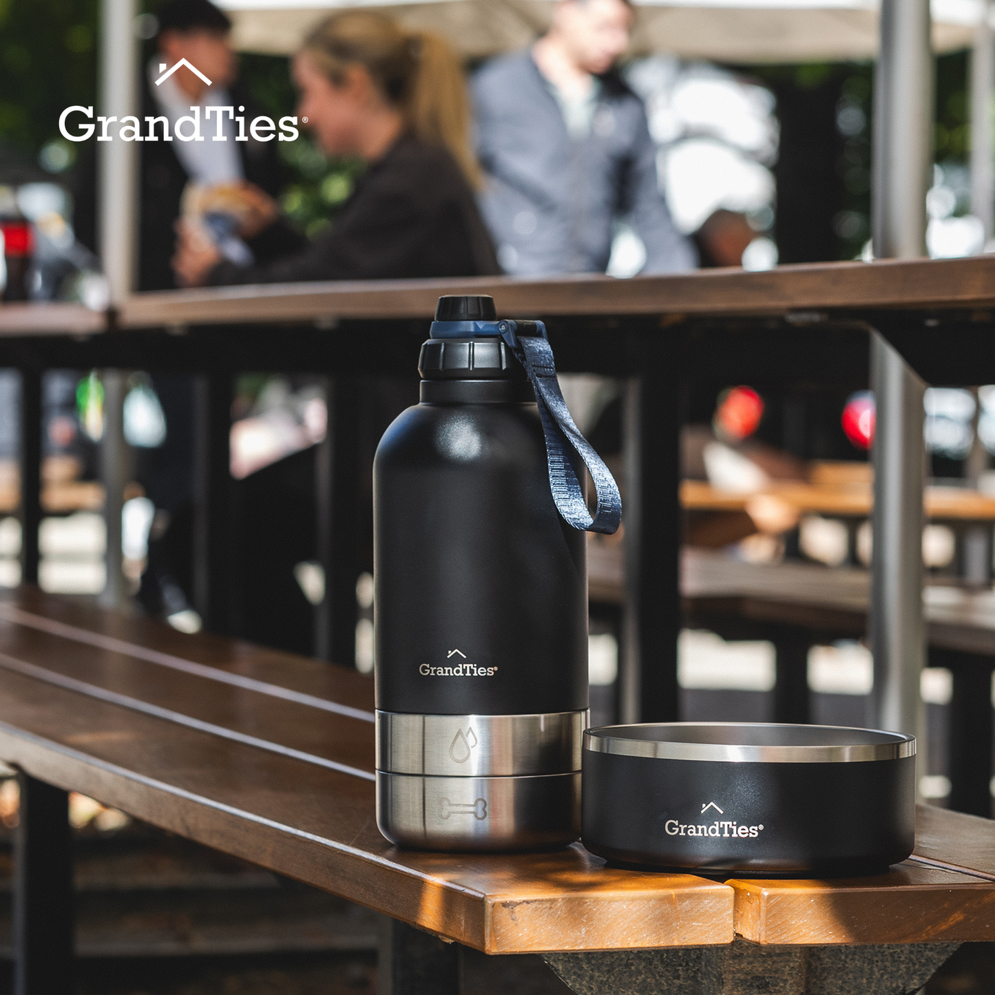 Insulated Stainless Steel Water Bottle with Two Detachable Bowls for Dogs and Pets| 32oz/950ml - GrandTies