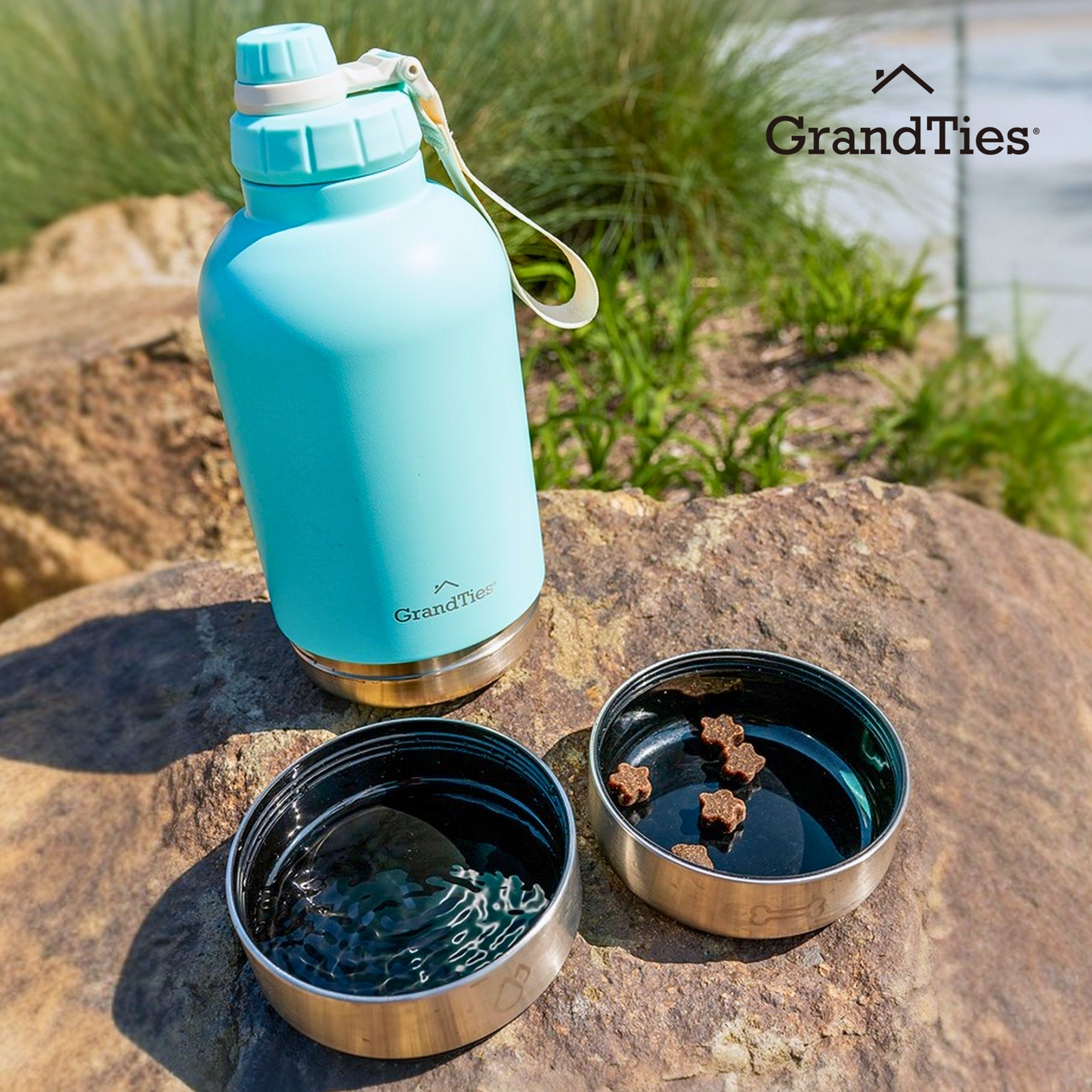 Insulated Stainless Steel Water Bottle with Two Detachable Bowls for Dogs and Pets| 32oz/950ml - GrandTies