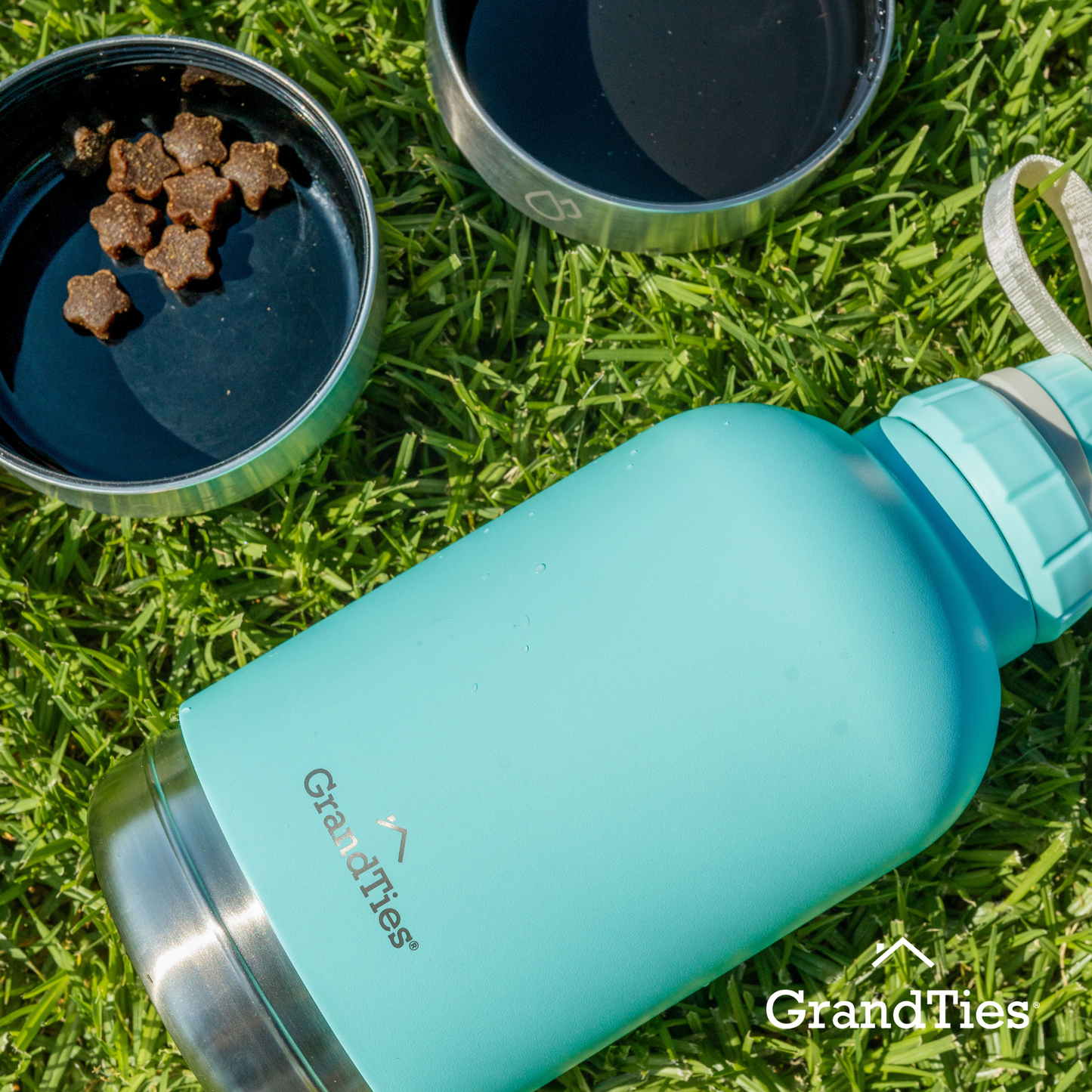 Insulated Stainless Steel Water Bottle with Two Detachable Bowls for Dogs and Pets| 32oz/950ml - GrandTies
