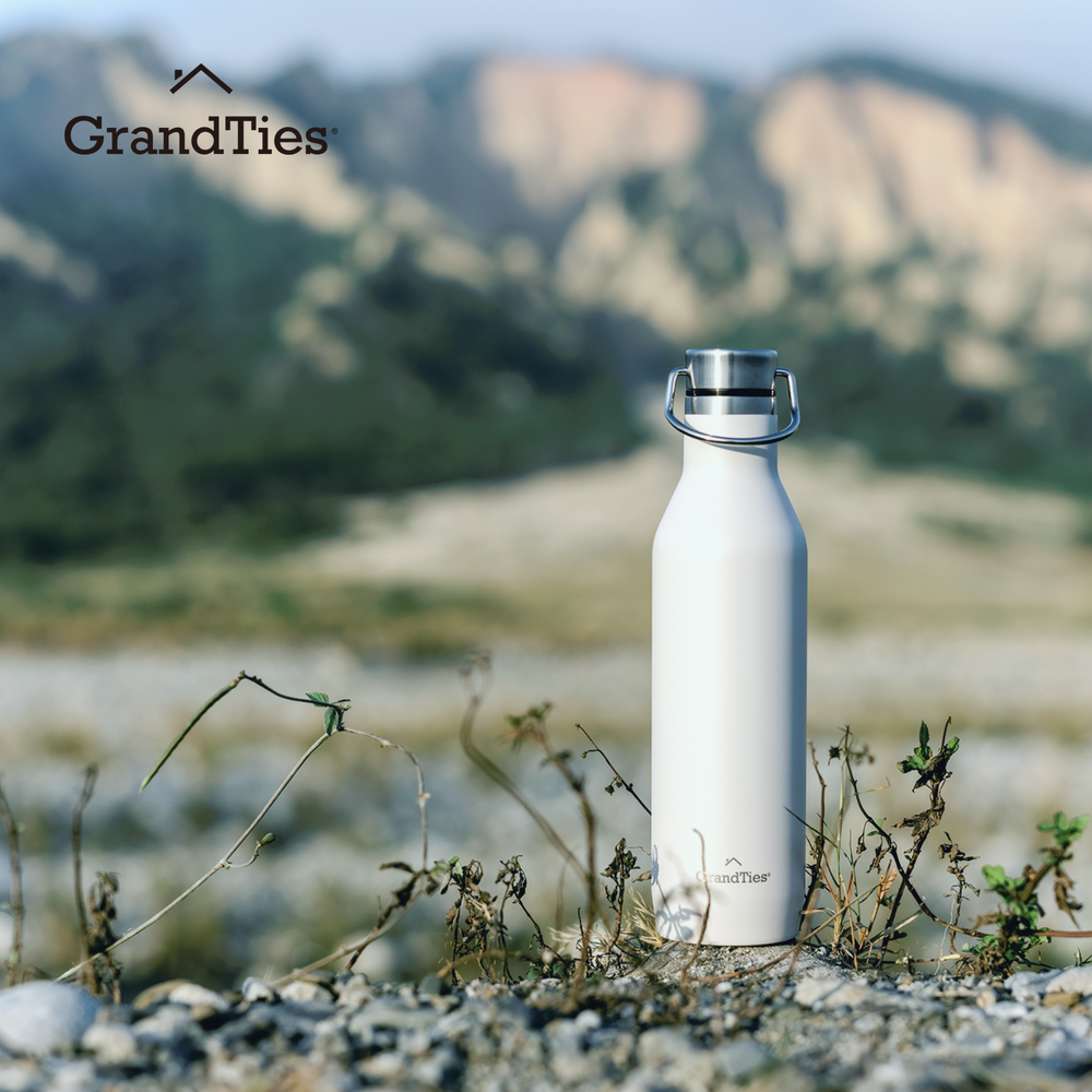 Insulated Water Bottle with Two Lids (Classic) | 21oz/620ml - Grandties