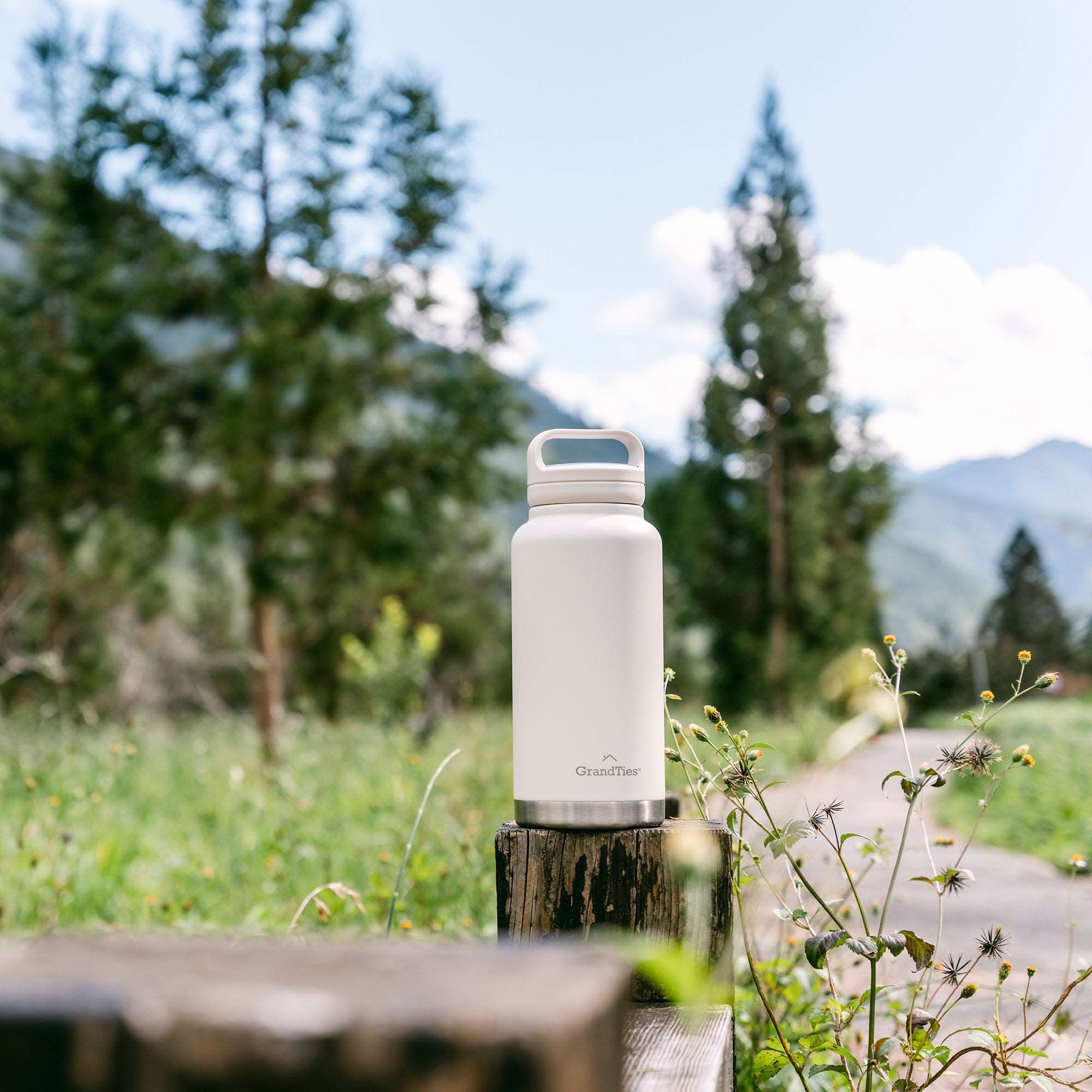 GrandTies | 32oz Insulated Bottle with Two Lids – Ivory White